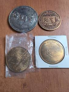 lot 1112 image: Commemorative Medallion Lot Mt. Rushmore South Dakota Yaw Dam - 4 ct
