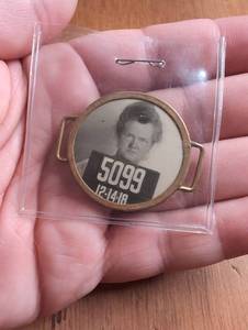 lot 1400 image: Vintage ID Work Badge -Mac Arthur Bros Woodbury N.J. Bag Loading Plant Industrial Badge 5099