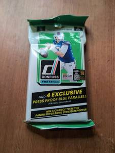 lot 3006 image: Donruss Football Trading Card Pack NFL -Sealed