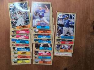 lot 6011 image: Topps Baseball Trading Cards Various TeamsPlayers Including Vladamir Guerrero Jr&nbsp-22 ct