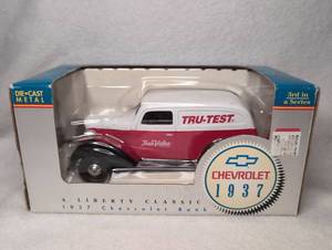 lot 7008 image: Liberty Classics 1937 Chevrolet Bank Tru-Test Die-Cast Metal