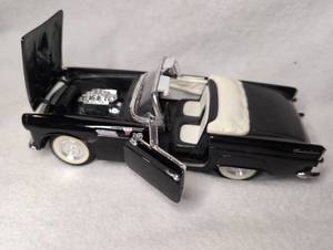 lot 7014 image: Diecast Model Convertible Thunderbird Roadster Black Cream Interior