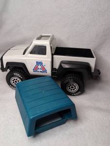 lot 7019 image: Tonka Big Auto Parts Pickup Truck with Removable Bed Cover