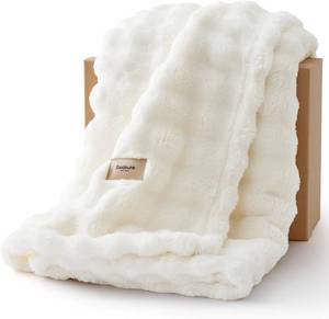 lot 781 image: Bedsure 3D Bubble King Size Blanket - White, All Seasons, 108x90