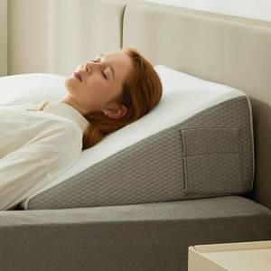 lot 819 image: Bedluxe Wedge Pillow, 10-Inch Wedge for Acid Reflux & Back Pain