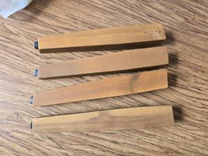 lot 843 image: 4 Pack 12 Oak Furniture Legs, Slanted, see photos