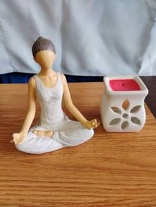 lot 1511 image: Decorative Figurine with White Ceramic Wax Warmer Lot