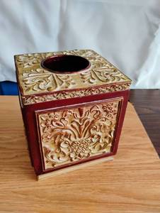 lot 1519 image: Decorative Tissue Box Cover Red Gold Embossed Square