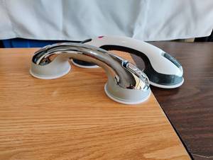 lot 1521 image: Two suction cup grab bars