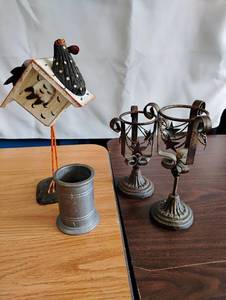 lot 1529 image: Decorative Home Lot with Rooster and Two Star Candle Holders