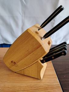 lot 1539 image: Chicago Cutlery Knife Block with 6 Kitchen Knives