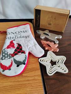 lot 1546 image: Small Kitchen Baking Set with Cookie Cutters and Pampered Chef Icing Bottle Set