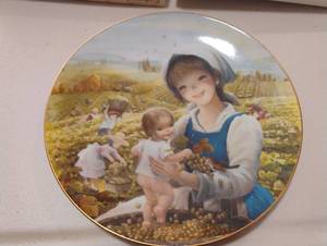 lot 1567 image: Schmid Ferrandiz Autumns Blessing Porcelain Collector Plate Second Edition