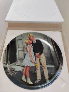 lot 1571 image: Royal Copenhagen Plate nr. 6 641 A Det f�rste svermeri Kurt Ard 1986
