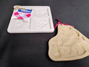 lot 1580 image: Two Better Home and Garden Holiday Baking Molds