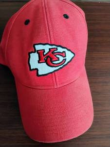 lot 1595 image: Kansas City Chiefs Red Baseball Cap