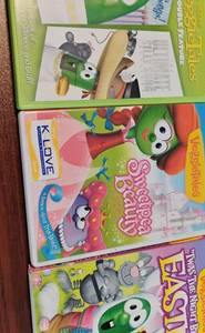 lot 1600 image: VeggieTales 4-Pack DVD Bundle Ultimate Silly Songs Collection
