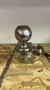 Trailer Hitch Ball Mount with Locking Coupler and Key