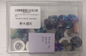 lot 110 image: Thumb tacks decor DP60