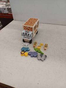 lot 18200 image: Wooden Safari Animal Transport Truck Playset