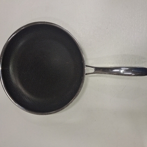 lot 2137 image: Hexclad 12 Inch Fry Pan