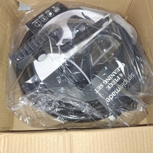 lot 3332 image: 6 PIECE CLEANING SET WITH BUCKET