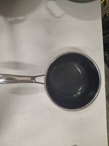 lot 3444 image: Hexclad 1Qt Sauce pan