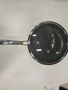 lot 3732 image: Hexclad 10 Inch Fry Pan With Lid