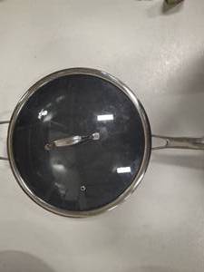 lot 3743 image: Hexclad 12 Inch Wok Pan With Lid