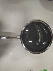 lot 3744 image: Hexclad 10 Inch Fry Pan With Lid