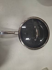 lot 3749 image: Hexclad 10 Inch Fry Pan With Lid