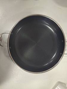 lot 3763 image: Hexclad 14 Inch Fry Pan