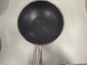 lot 3775 image: Hexclad 12 Inch Wok Pan