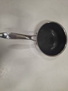lot 3804 image: Hexclad 1 QT Sauce Pan