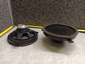 lot 25 image: Blaupunkt 5.25 inch Car Audio Speakers 52860D
