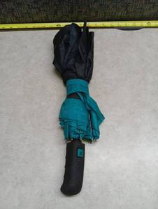 lot 40 image: Nautica Compact Umbrella Teal Black