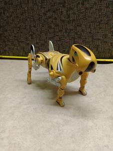 lot 43 image: RadioShack Robotic Dog Yellow CAT. NO. 60-3104