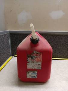 lot 50 image: Siphon 5 Gallon 20 Liter Gasoline Container