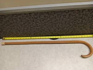 lot 52 image: Walking Cane with Curved Handle 36 inches