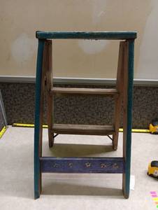 lot 57 image: Wooden 2-Step Ladder
