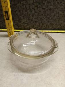 lot 63 image: Glass Baking Dish with Lid 3-Piece Set