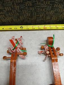 lot 69 image: Miniaturr Christmas Mornin Wooden Violin Ornaments Set of 2 Made in Taiwan