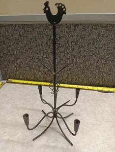 lot 77 image: Rooster-Top Metal Candelabra 4-Arm Candle Holder