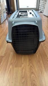 lot 2 image: Pet Carrier Crate with Top-Loading Door and Ventilation