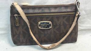 lot 26 image: Nice older Crossbody Bag with Strap
