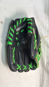 lot 43 image: Franklin Baseball Glove RTP 9 Youth Right-Hand Throw