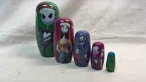 lot 76 image: Nightmare Before Christmas 5-Piece Nesting Doll Set