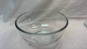 lot 85 image: Glass Mixing Bowl