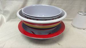 lot 109 image: Lot of 5 Mixing Bowls