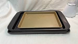 lot 124 image: 5-Piece Baking Sheet Pan Set